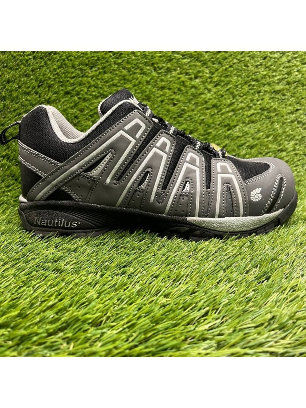 Nautilus Safety Mens Size 10EE Gray Black Composite Toe Working Shoes Sneakers